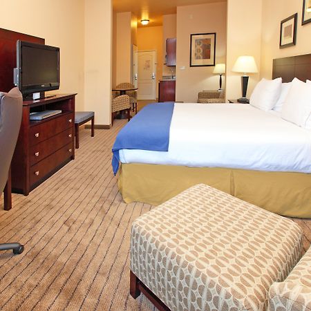 Holiday Inn Express Hotel & Suites Marshall By Ihg Habitación foto